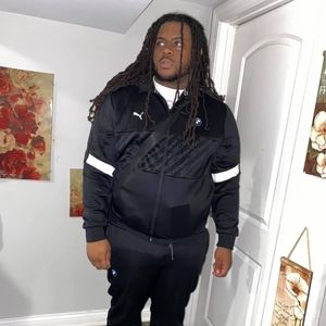 Meet your Posher, Derrick